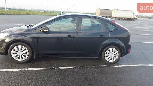 Черный Форд Фокус, объемом двигателя 1.6 л и пробегом 211 тыс. км за 5600 $, фото 1 на Automoto.ua