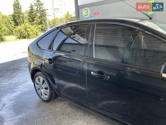 Черный Форд Фокус, объемом двигателя 1.6 л и пробегом 165 тыс. км за 7200 $, фото 2 на Automoto.ua
