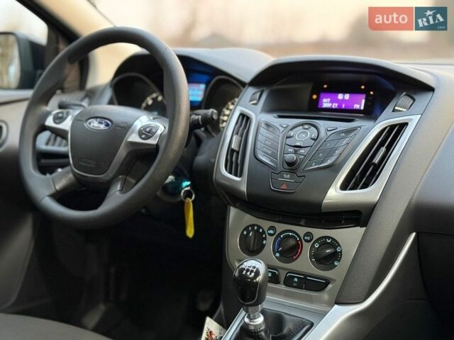 Черный Форд Фокус, объемом двигателя 1.6 л и пробегом 221 тыс. км за 6600 $, фото 11 на Automoto.ua