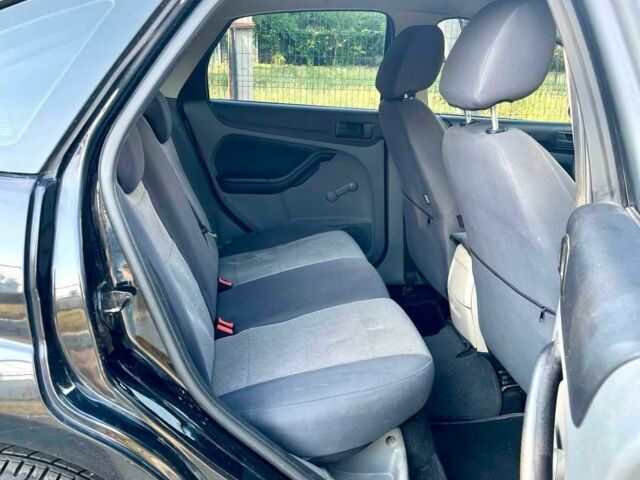 Черный Форд Фокус, объемом двигателя 1.4 л и пробегом 135 тыс. км за 5000 $, фото 4 на Automoto.ua