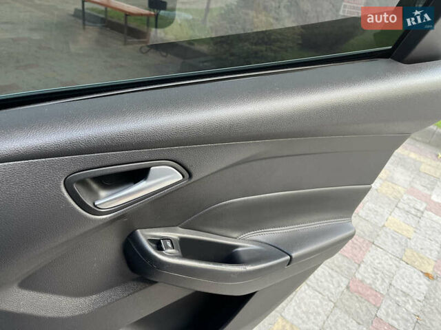 Черный Форд Фокус, объемом двигателя 1.6 л и пробегом 250 тыс. км за 8299 $, фото 91 на Automoto.ua