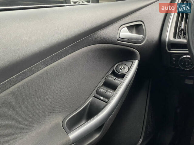 Чорний Форд Фокус, об'ємом двигуна 1 л та пробігом 170 тис. км за 6500 $, фото 31 на Automoto.ua