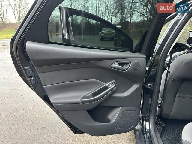 Черный Форд Фокус, объемом двигателя 1.6 л и пробегом 162 тыс. км за 7300 $, фото 33 на Automoto.ua