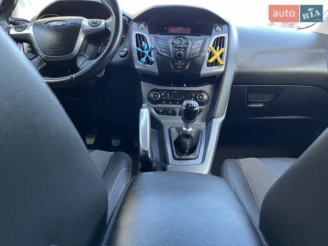 Черный Форд Фокус, объемом двигателя 1.6 л и пробегом 250 тыс. км за 8299 $, фото 109 на Automoto.ua