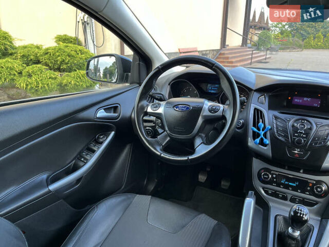 Черный Форд Фокус, объемом двигателя 1.6 л и пробегом 250 тыс. км за 8299 $, фото 107 на Automoto.ua