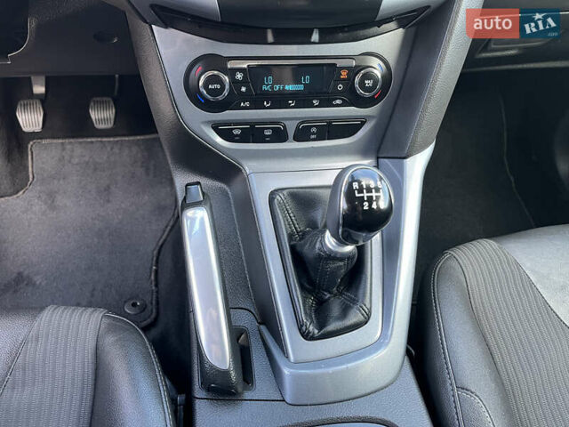 Черный Форд Фокус, объемом двигателя 1.6 л и пробегом 250 тыс. км за 8299 $, фото 120 на Automoto.ua