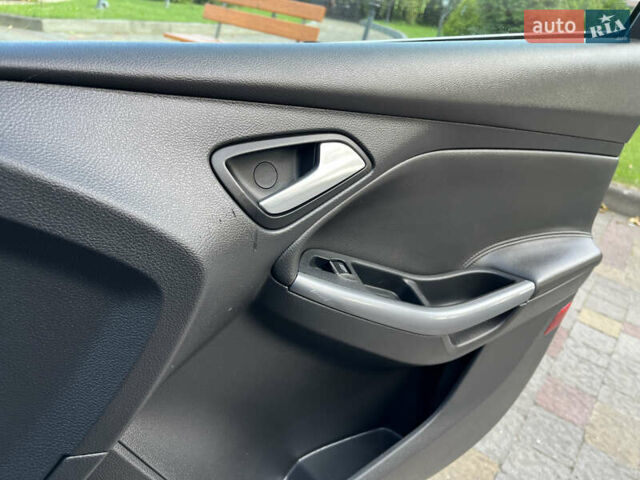 Черный Форд Фокус, объемом двигателя 1.6 л и пробегом 250 тыс. км за 8299 $, фото 96 на Automoto.ua