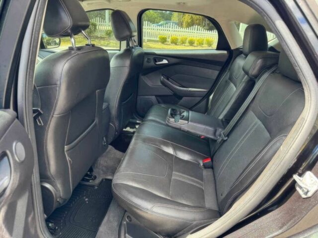 Чорний Форд Фокус, об'ємом двигуна 2 л та пробігом 92 тис. км за 8000 $, фото 9 на Automoto.ua