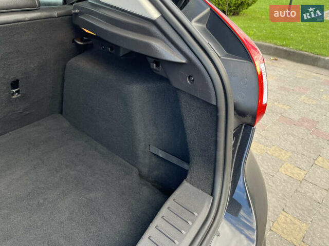 Черный Форд Фокус, объемом двигателя 1.6 л и пробегом 250 тыс. км за 8299 $, фото 131 на Automoto.ua