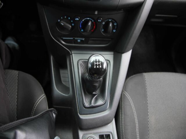 Черный Форд Фокус, объемом двигателя 1.6 л и пробегом 138 тыс. км за 6500 $, фото 16 на Automoto.ua