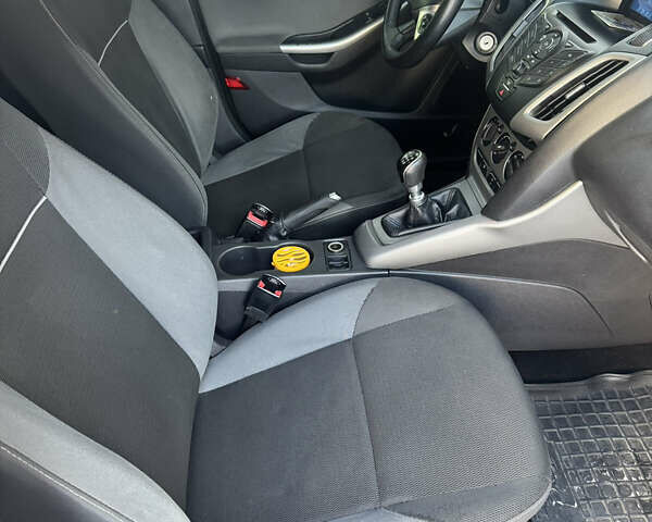 Чорний Форд Фокус, об'ємом двигуна 1.6 л та пробігом 246 тис. км за 5800 $, фото 12 на Automoto.ua