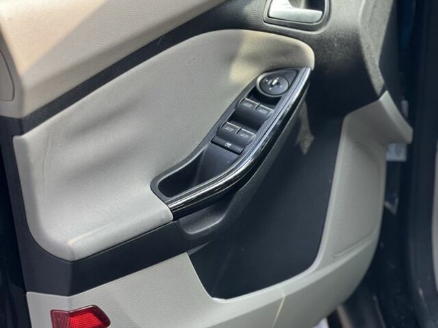 Черный Форд Фокус, объемом двигателя 0 л и пробегом 108 тыс. км за 5800 $, фото 4 на Automoto.ua