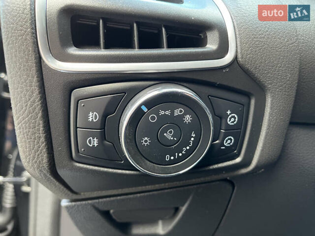 Черный Форд Фокус, объемом двигателя 1.6 л и пробегом 250 тыс. км за 8299 $, фото 117 на Automoto.ua