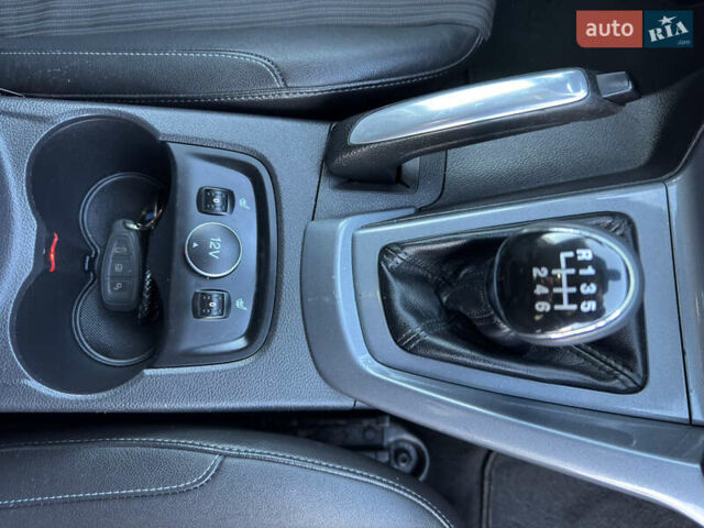 Черный Форд Фокус, объемом двигателя 1.6 л и пробегом 250 тыс. км за 8250 $, фото 97 на Automoto.ua