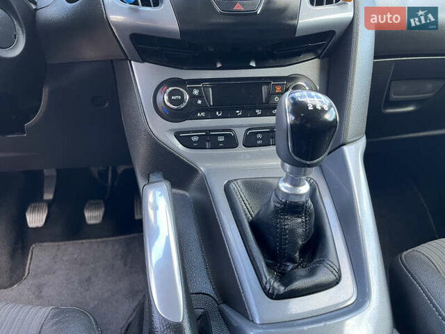 Черный Форд Фокус, объемом двигателя 1.6 л и пробегом 250 тыс. км за 8299 $, фото 122 на Automoto.ua