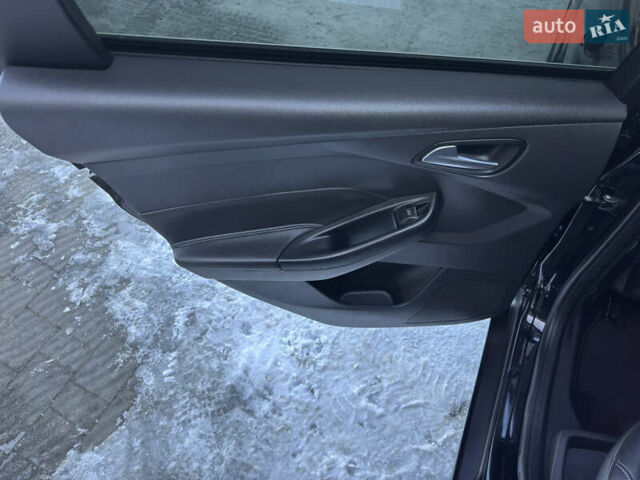 Черный Форд Фокус, объемом двигателя 1.6 л и пробегом 250 тыс. км за 8250 $, фото 72 на Automoto.ua