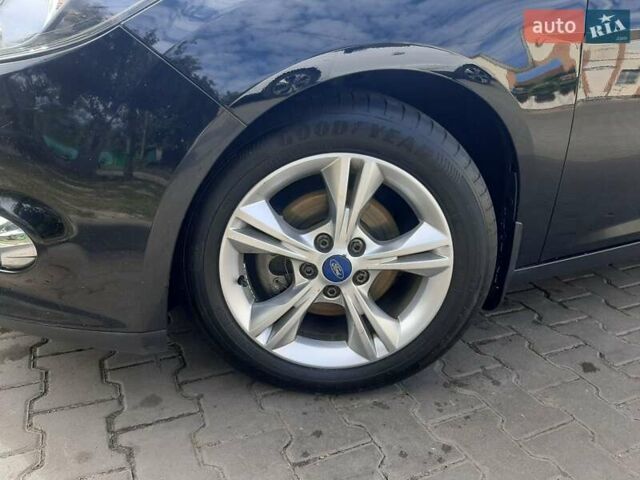 Черный Форд Фокус, объемом двигателя 1.6 л и пробегом 179 тыс. км за 8800 $, фото 5 на Automoto.ua