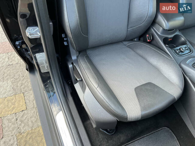 Черный Форд Фокус, объемом двигателя 1.6 л и пробегом 250 тыс. км за 8299 $, фото 98 на Automoto.ua