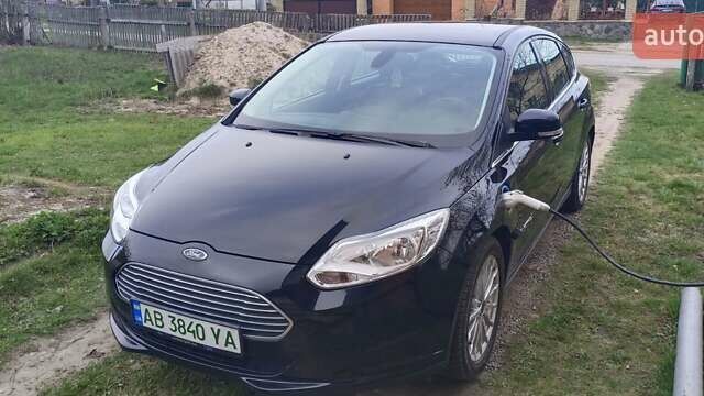 Черный Форд Фокус, объемом двигателя 0 л и пробегом 127 тыс. км за 7500 $, фото 1 на Automoto.ua