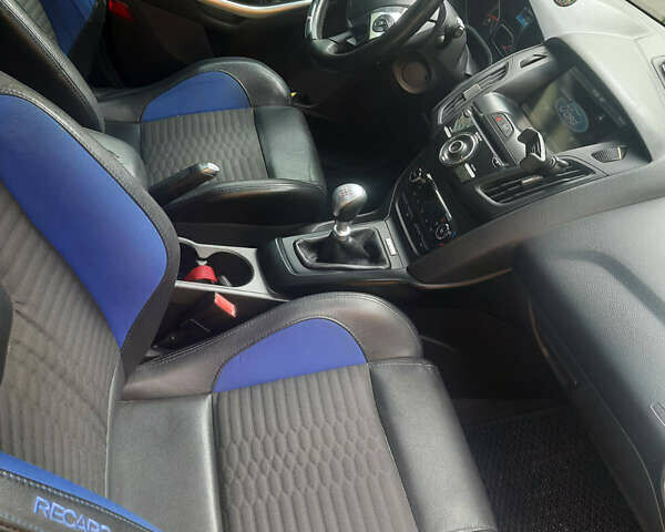 Черный Форд Фокус, объемом двигателя 2 л и пробегом 225 тыс. км за 7800 $, фото 4 на Automoto.ua