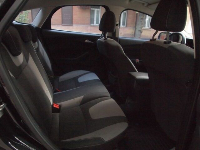 Черный Форд Фокус, объемом двигателя 1.6 л и пробегом 192 тыс. км за 7000 $, фото 5 на Automoto.ua