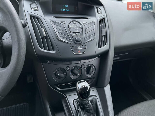 Чорний Форд Фокус, об'ємом двигуна 1.6 л та пробігом 16 тис. км за 12500 $, фото 27 на Automoto.ua