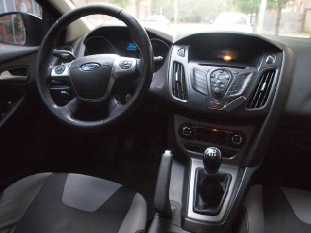 Черный Форд Фокус, объемом двигателя 1.6 л и пробегом 192 тыс. км за 7000 $, фото 6 на Automoto.ua