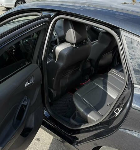 Черный Форд Фокус, объемом двигателя 2 л и пробегом 170 тыс. км за 9500 $, фото 6 на Automoto.ua