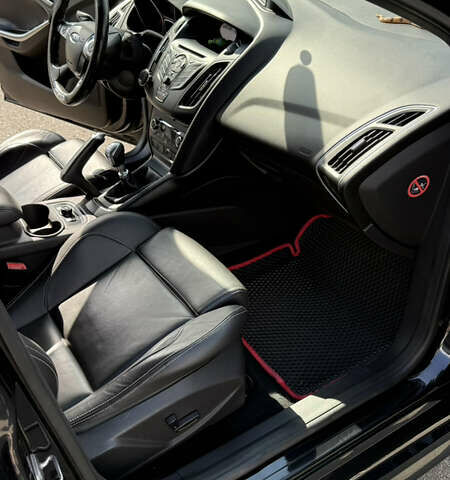 Черный Форд Фокус, объемом двигателя 2 л и пробегом 170 тыс. км за 9500 $, фото 7 на Automoto.ua