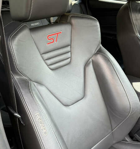 Черный Форд Фокус, объемом двигателя 2 л и пробегом 170 тыс. км за 9500 $, фото 13 на Automoto.ua