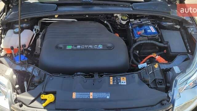 Чорний Форд Фокус, об'ємом двигуна 0 л та пробігом 107 тис. км за 7200 $, фото 6 на Automoto.ua