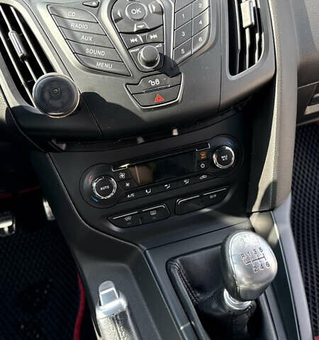 Черный Форд Фокус, объемом двигателя 2 л и пробегом 170 тыс. км за 9500 $, фото 12 на Automoto.ua