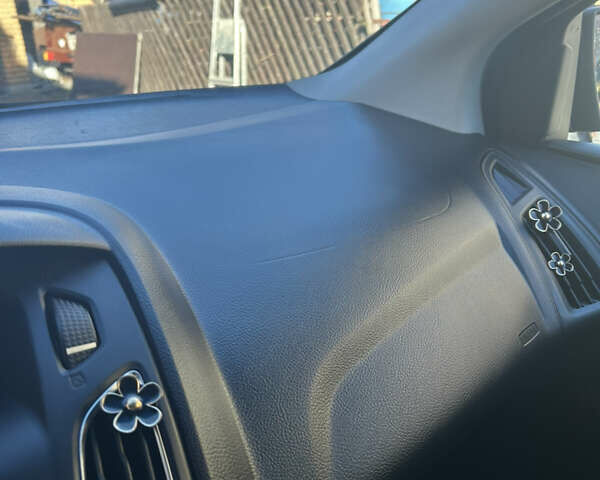 Форд Фокус 2015 в Львове на Automoto.ua Черный Форд Фокус, объемом двигателя 2 л и пробегом 140 тыс. км за 8100 $, фото 48 на Automoto.ua