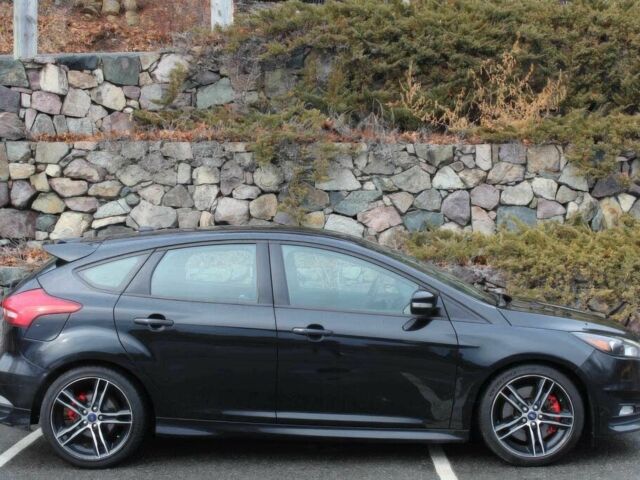 Черный Форд Фокус, объемом двигателя 2 л и пробегом 76 тыс. км за 2000 $, фото 5 на Automoto.ua