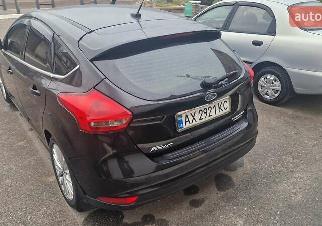 Чорний Форд Фокус, об'ємом двигуна 2 л та пробігом 127 тис. км за 10800 $, фото 2 на Automoto.ua