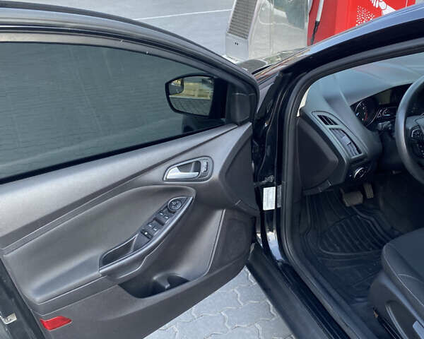 Черный Форд Фокус, объемом двигателя 2 л и пробегом 266 тыс. км за 7300 $, фото 31 на Automoto.ua