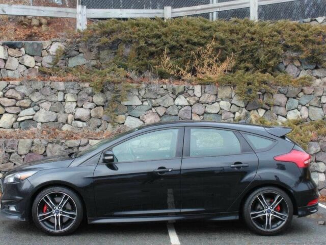 Черный Форд Фокус, объемом двигателя 2 л и пробегом 76 тыс. км за 2000 $, фото 3 на Automoto.ua