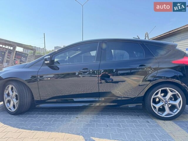 Чорний Форд Фокус, об'ємом двигуна 2 л та пробігом 67 тис. км за 12700 $, фото 2 на Automoto.ua