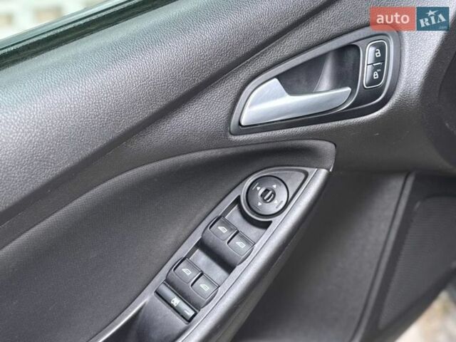 Черный Форд Фокус, объемом двигателя 2 л и пробегом 225 тыс. км за 7400 $, фото 13 на Automoto.ua