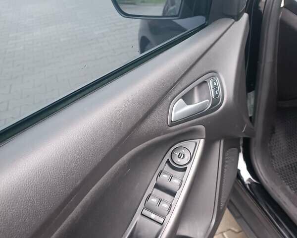 Черный Форд Фокус, объемом двигателя 2 л и пробегом 107 тыс. км за 9900 $, фото 6 на Automoto.ua