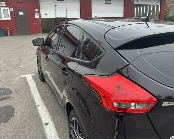 Черный Форд Фокус, объемом двигателя 2 л и пробегом 219 тыс. км за 8800 $, фото 13 на Automoto.ua