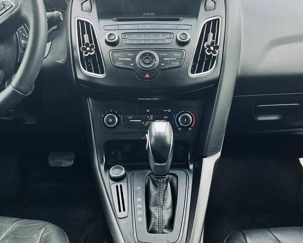 Чорний Форд Фокус, об'ємом двигуна 2 л та пробігом 175 тис. км за 11500 $, фото 6 на Automoto.ua