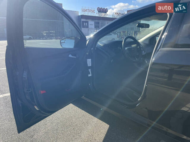 Черный Форд Фокус, объемом двигателя 2 л и пробегом 112 тыс. км за 10800 $, фото 6 на Automoto.ua