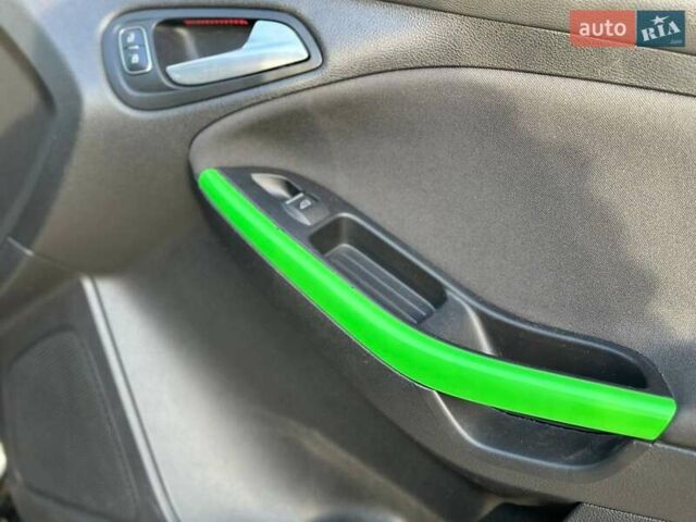 Чорний Форд Фокус, об'ємом двигуна 2 л та пробігом 123 тис. км за 12990 $, фото 23 на Automoto.ua