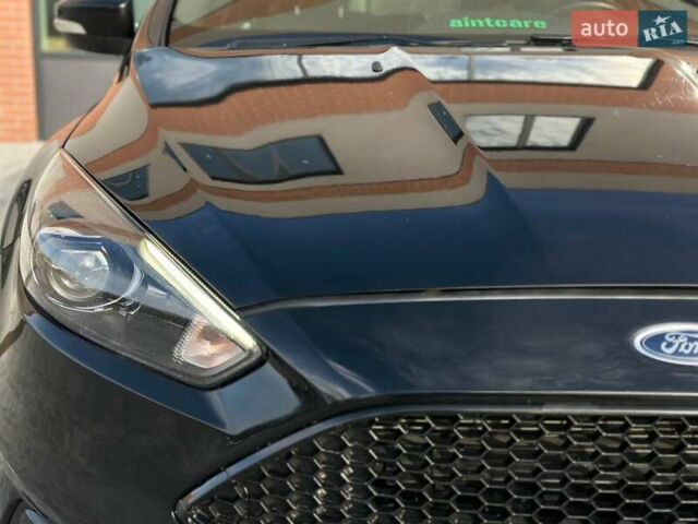 Чорний Форд Фокус, об'ємом двигуна 2 л та пробігом 123 тис. км за 12990 $, фото 3 на Automoto.ua