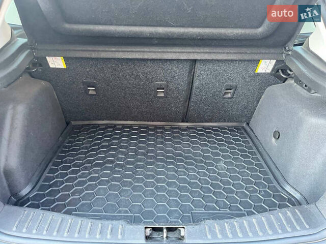 Черный Форд Фокус, объемом двигателя 2 л и пробегом 64 тыс. км за 10300 $, фото 6 на Automoto.ua