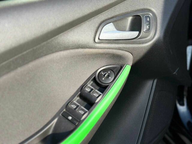 Черный Форд Фокус, объемом двигателя 2 л и пробегом 123 тыс. км за 12990 $, фото 9 на Automoto.ua