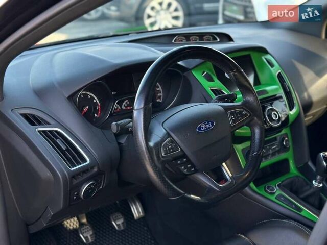 Чорний Форд Фокус, об'ємом двигуна 2 л та пробігом 123 тис. км за 12990 $, фото 34 на Automoto.ua