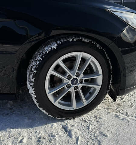 Чорний Форд Фокус, об'ємом двигуна 2 л та пробігом 138 тис. км за 10000 $, фото 4 на Automoto.ua