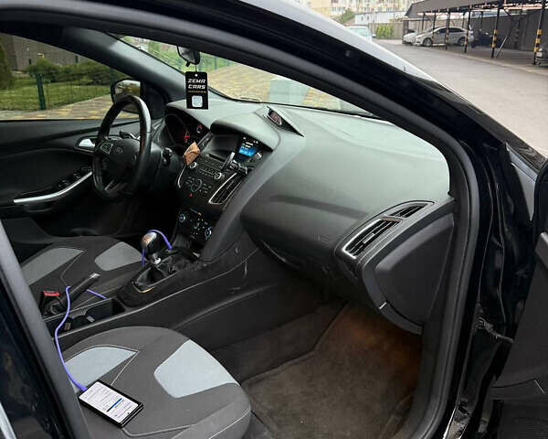 Чорний Форд Фокус, об'ємом двигуна 2 л та пробігом 75 тис. км за 9500 $, фото 5 на Automoto.ua